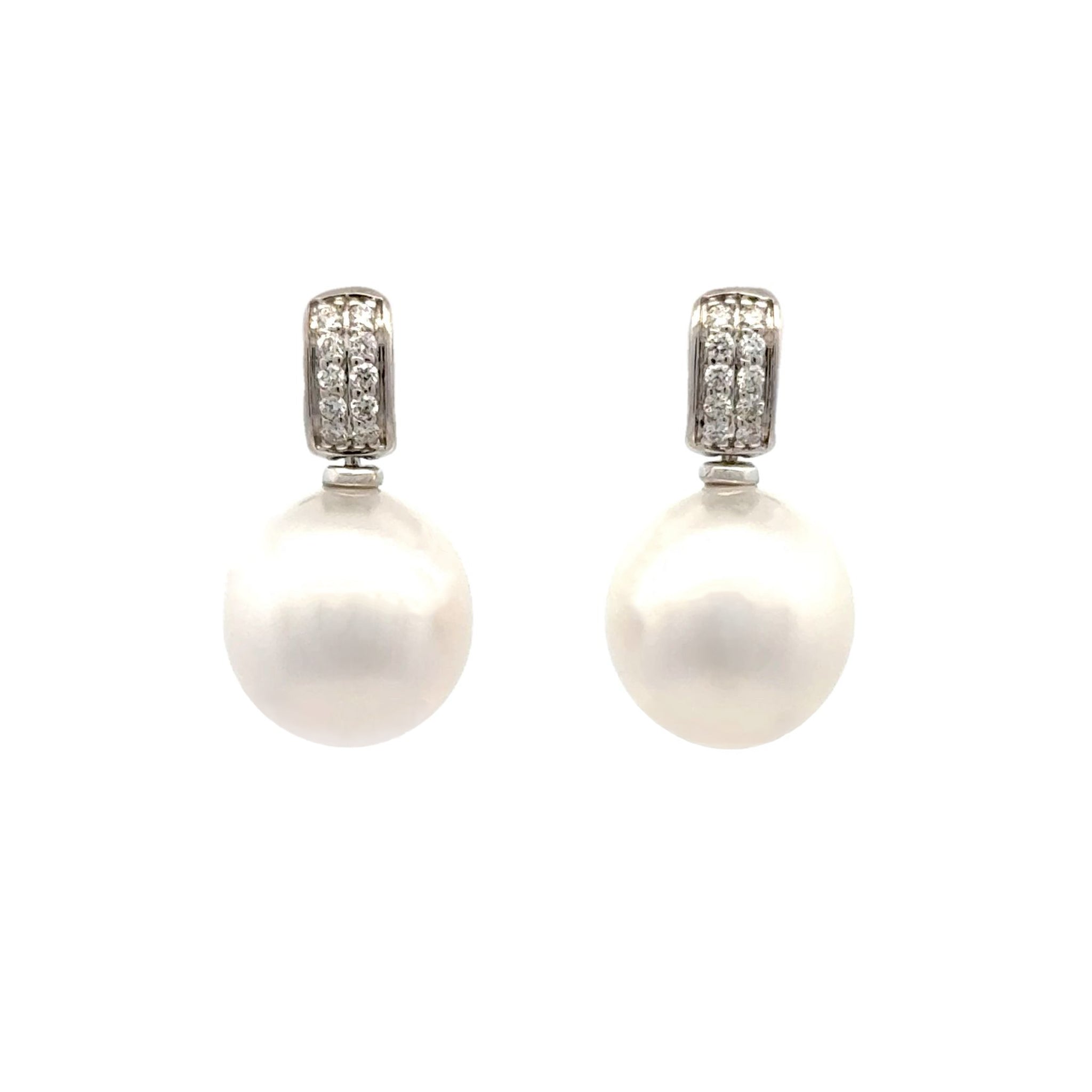 These Willie Creek Pearls drop earrings are composed of 18K white gold with two 11-12mm white, drop pearls with excellent lustre and twenty diamonds.