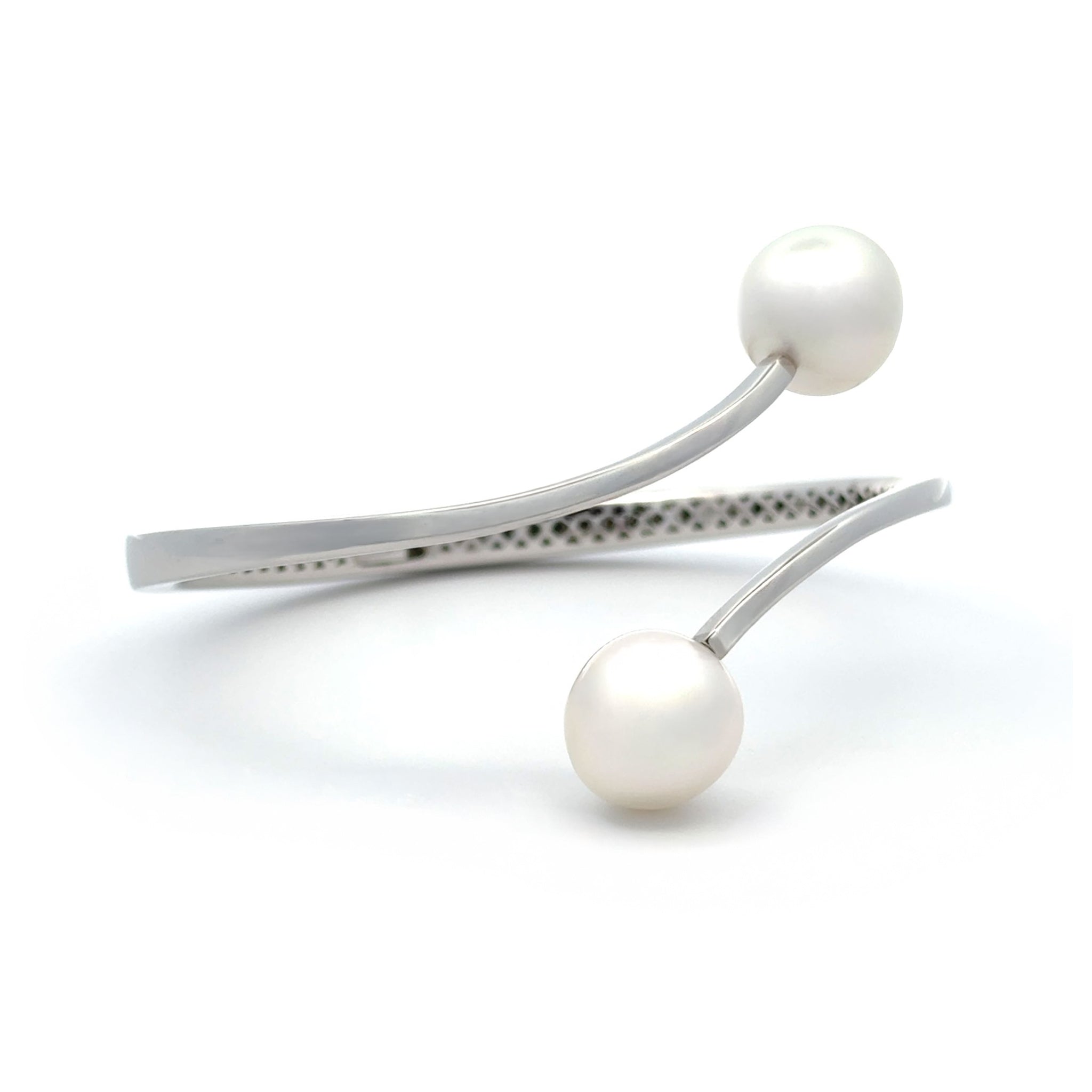 This Willie Creek Pearls bangle is composed of 9K white gold, set with two 11-12mm, drop-shaped white pearls with excellent lustre and a secure hinge clasp.