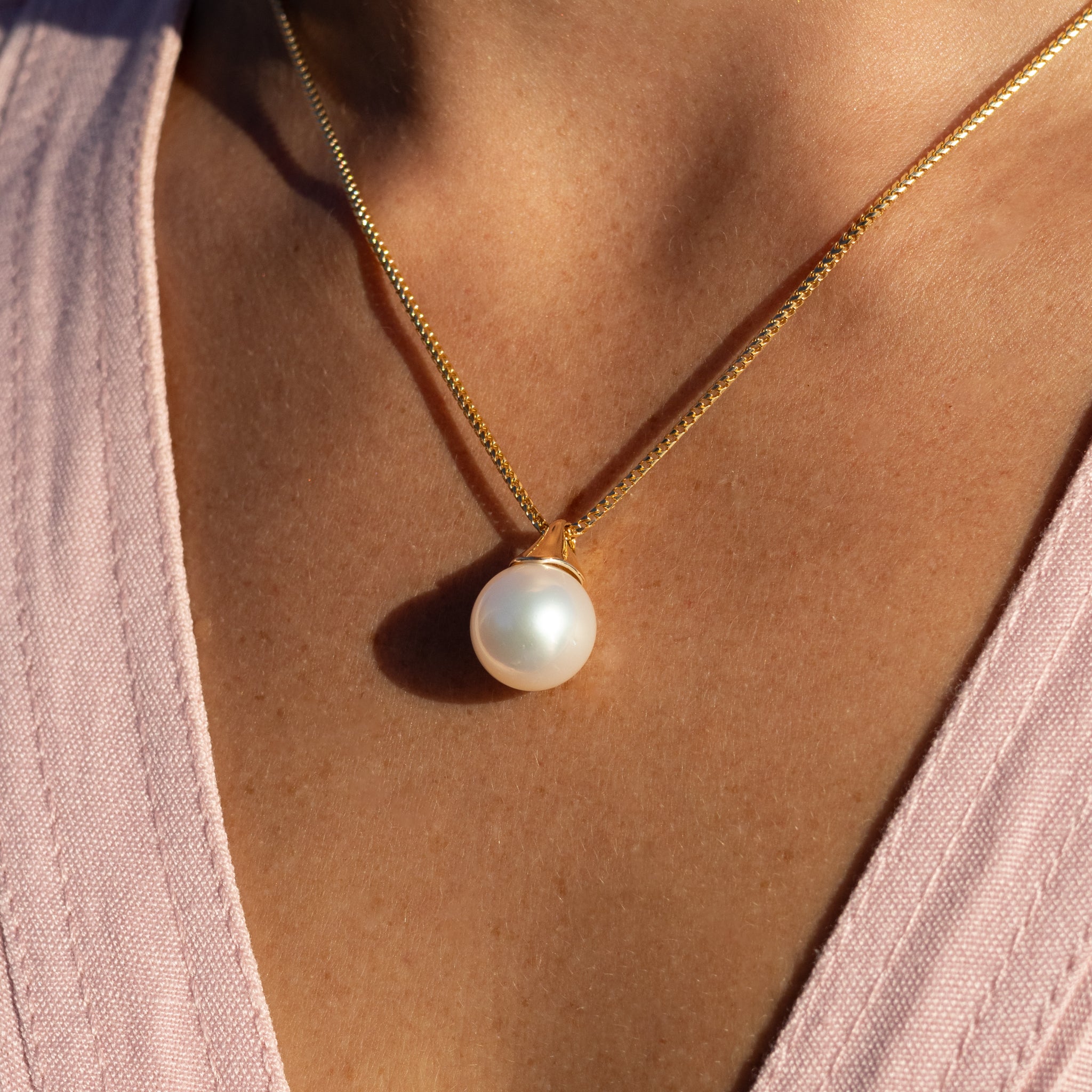 9K Yellow Gold Australian South Sea Cultured Pearl Pendant 