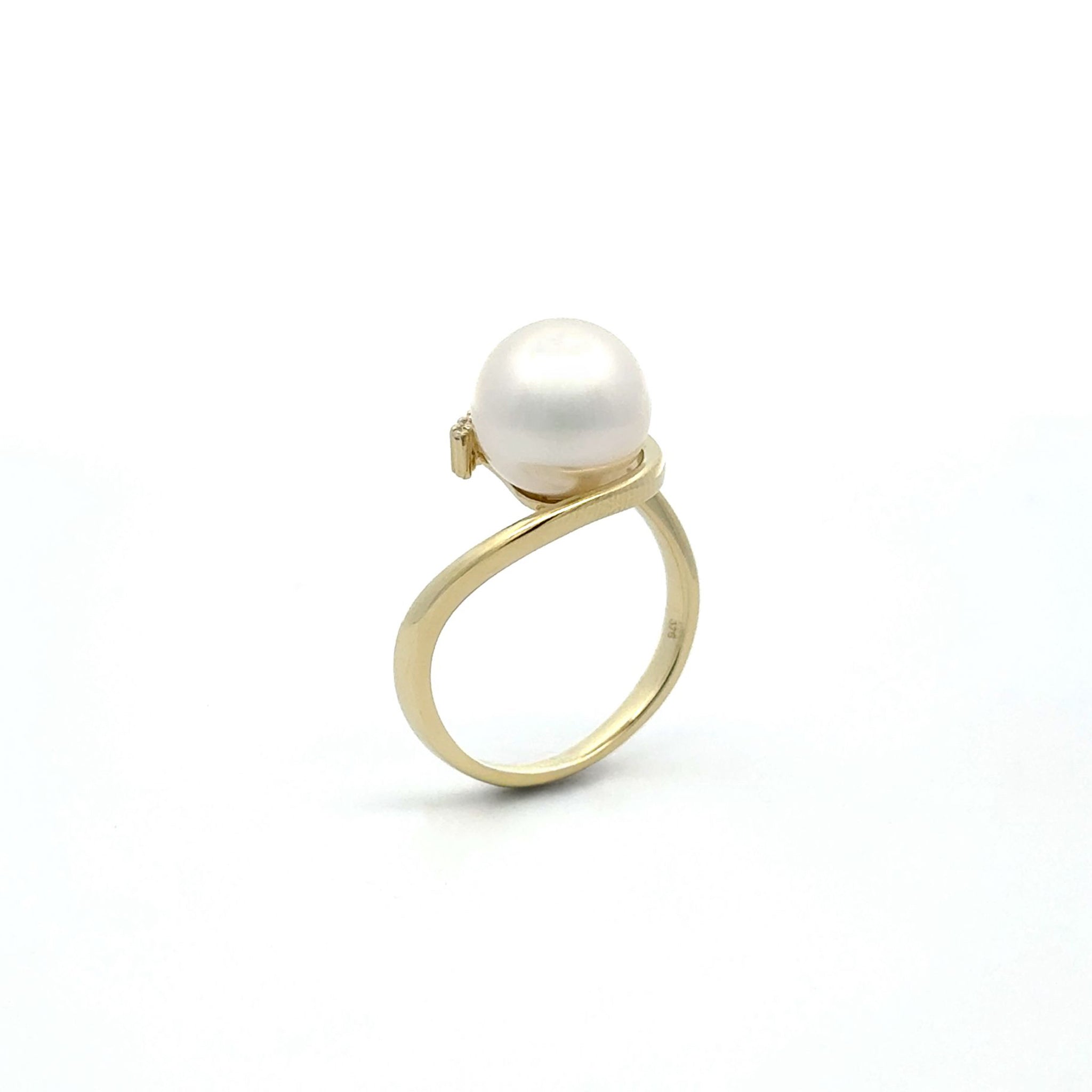 9K Yellow Gold Australian South Sea Cultured 10 -11 mm Pearl and Diamond Ring