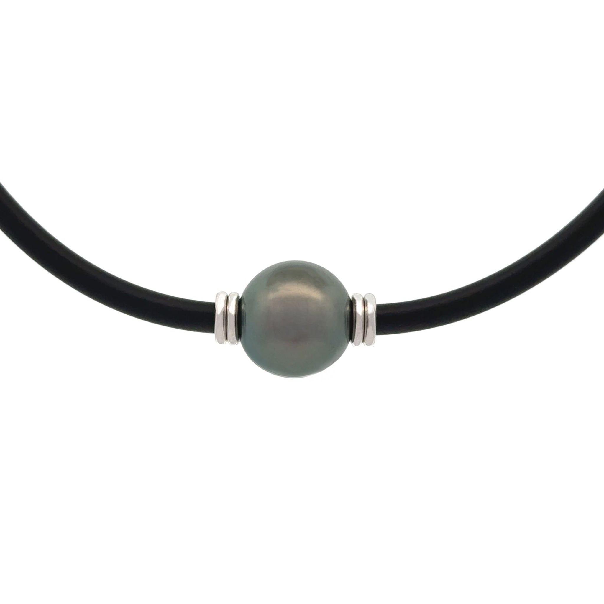 This Willie Creek Pearls necklace is composed of sterling silver, with a single 11-12mm round/near round, black pearl with excellent lustre and 3mm neoprene.