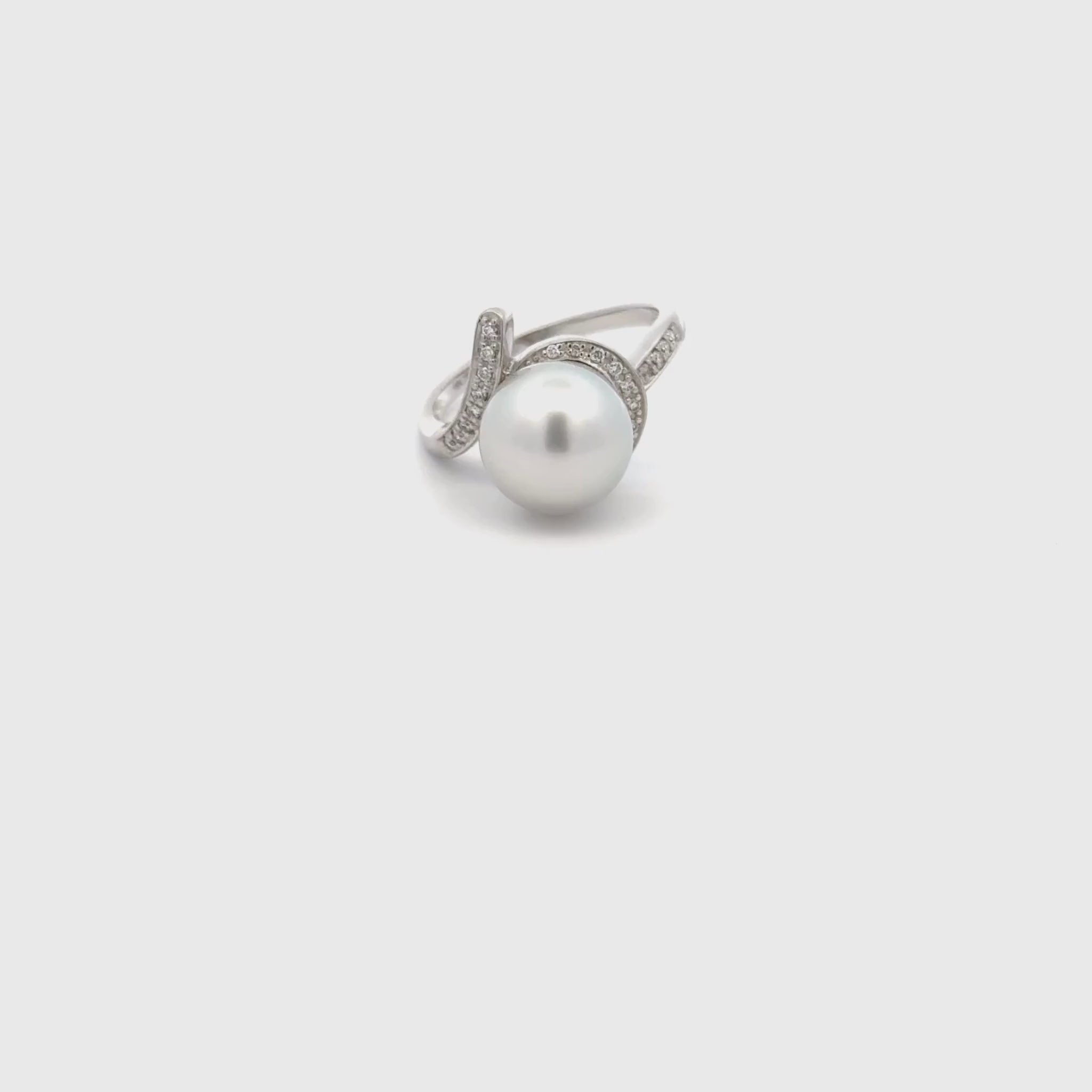 18K White Gold Australian South Sea 10-11m Cultured Pearl &amp; Diamond Ring Size P 1/2