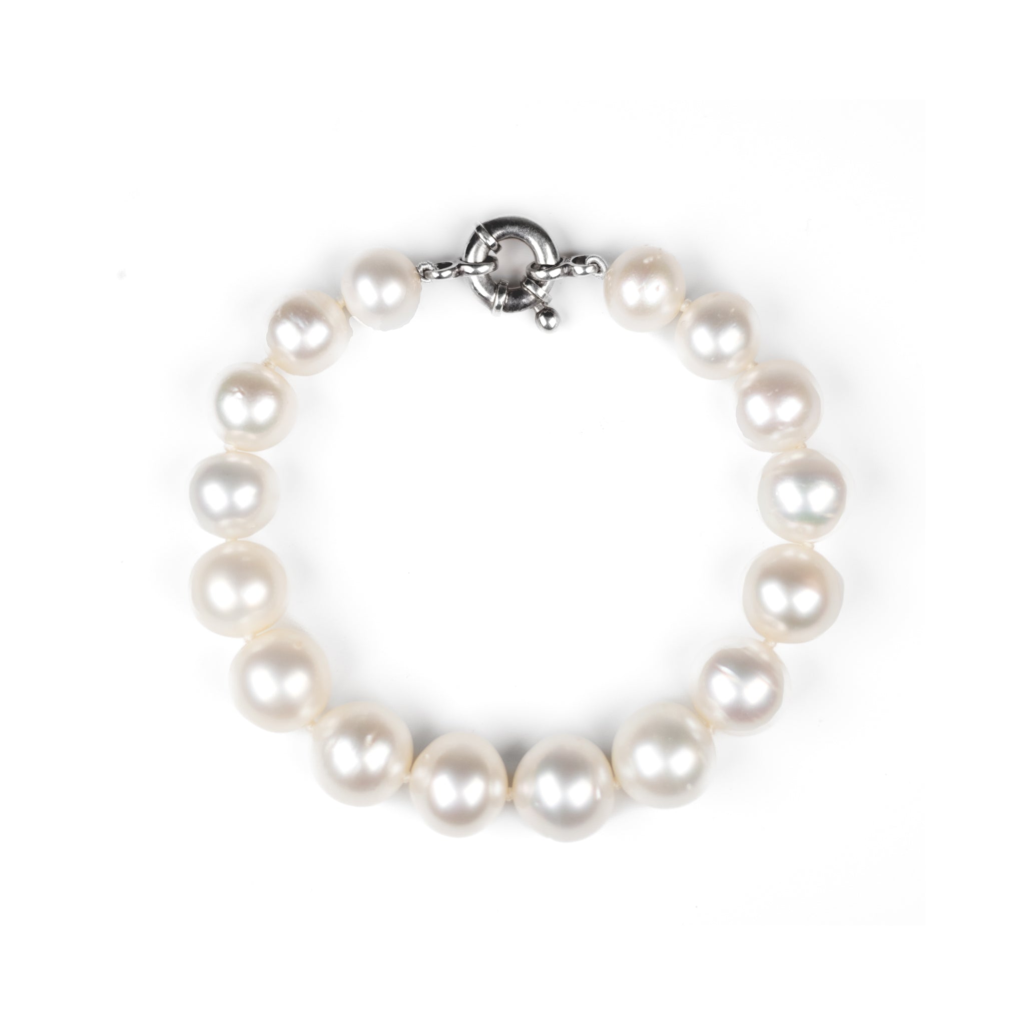 This Willie Creek Pearls bracelet is composed of 16 button-shaped, white South Sea pearls with excellent lustre set with a sterling silver clasp.