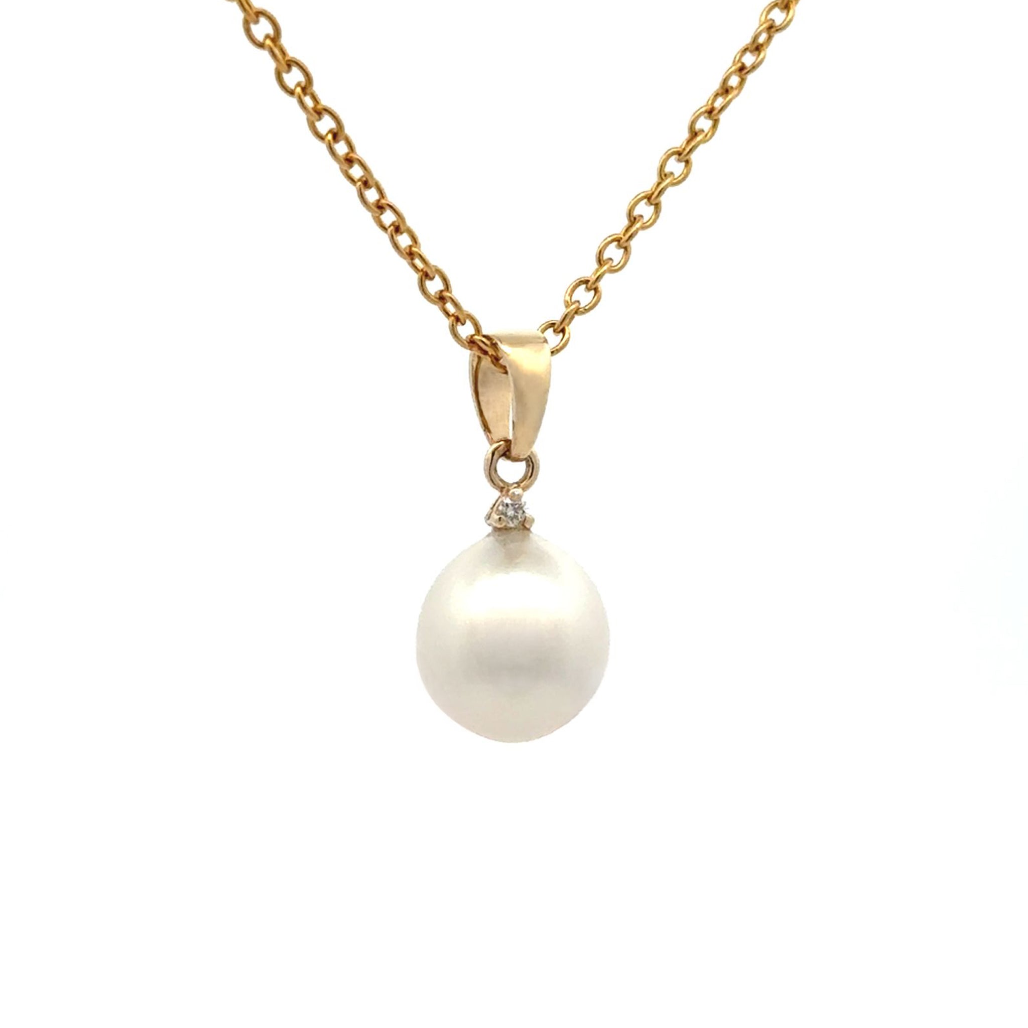 18K Yellow Gold Australian South Sea 9-10mm Cultured Pearl and Diamond Pendant