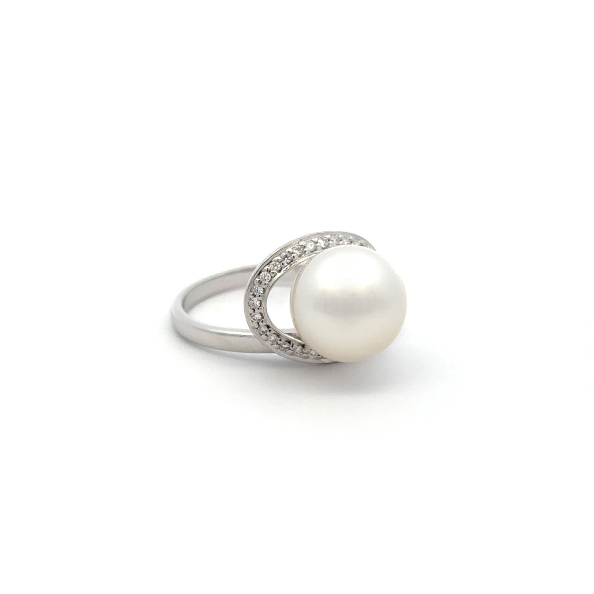 18K White Gold Australian South Sea 10-11mm Cultured Pearl and Diamond Ring