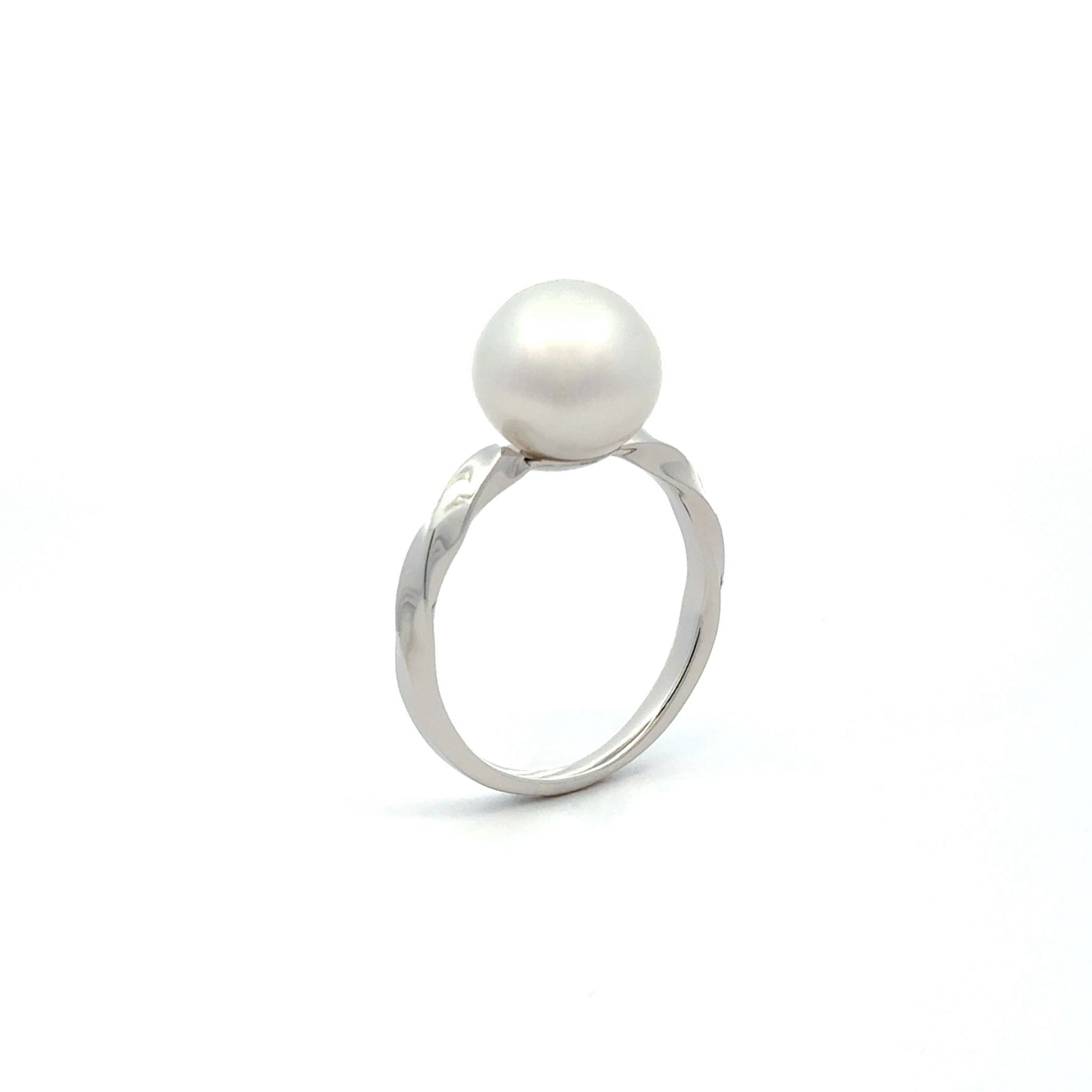 Anello con perle coltivate australiane dei mari del sud da 9-10 mm in oro bianco 9K