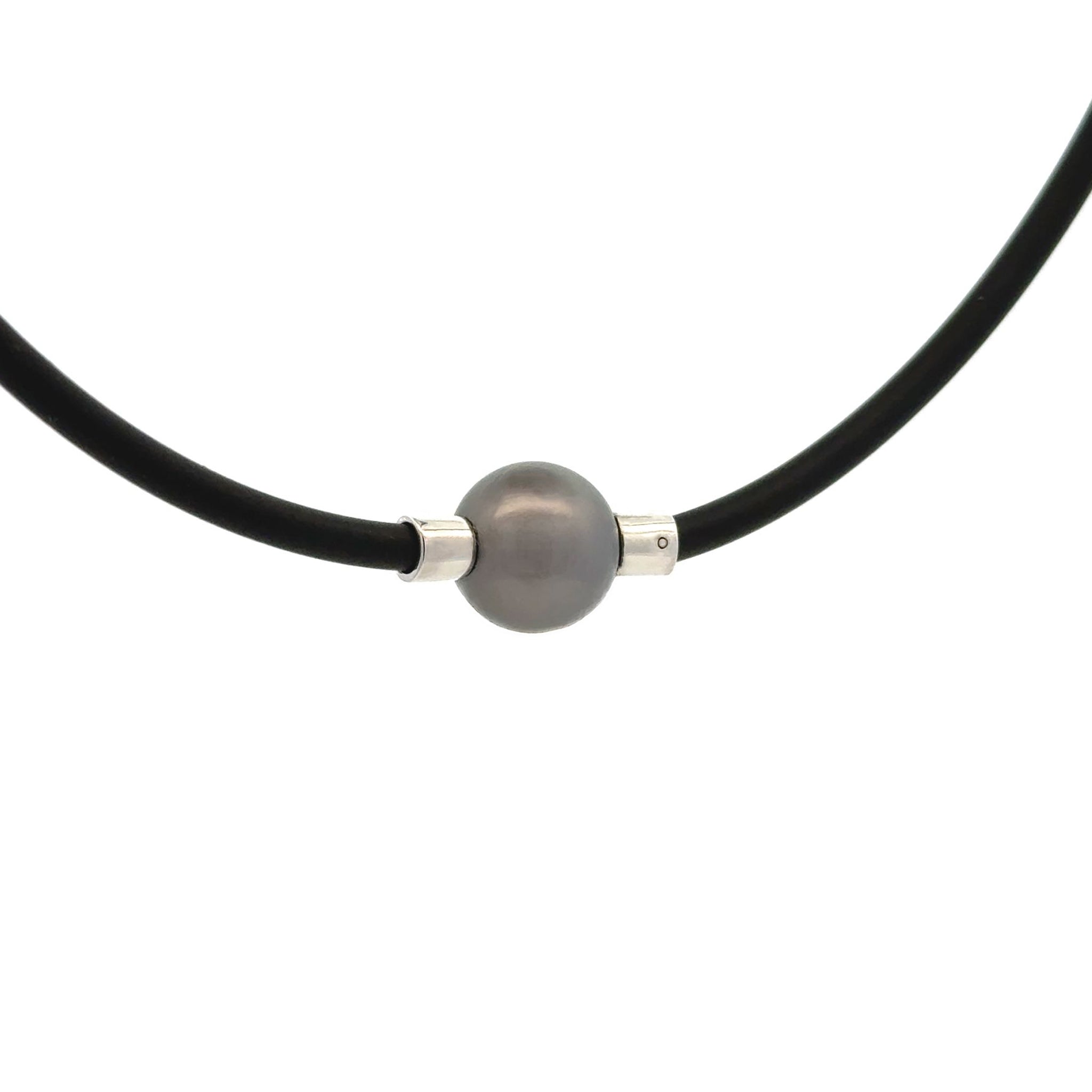 The simplicity of the design allows the pearl's natural beauty to take centre stage, making it a versatile piece that can be worn effortlessly for any occasion. This Willie Creek Pearls necklace is composed of sterling silver, with a single 11-12mm near round, black pearl with excellent lustre and 3mm neoprene.