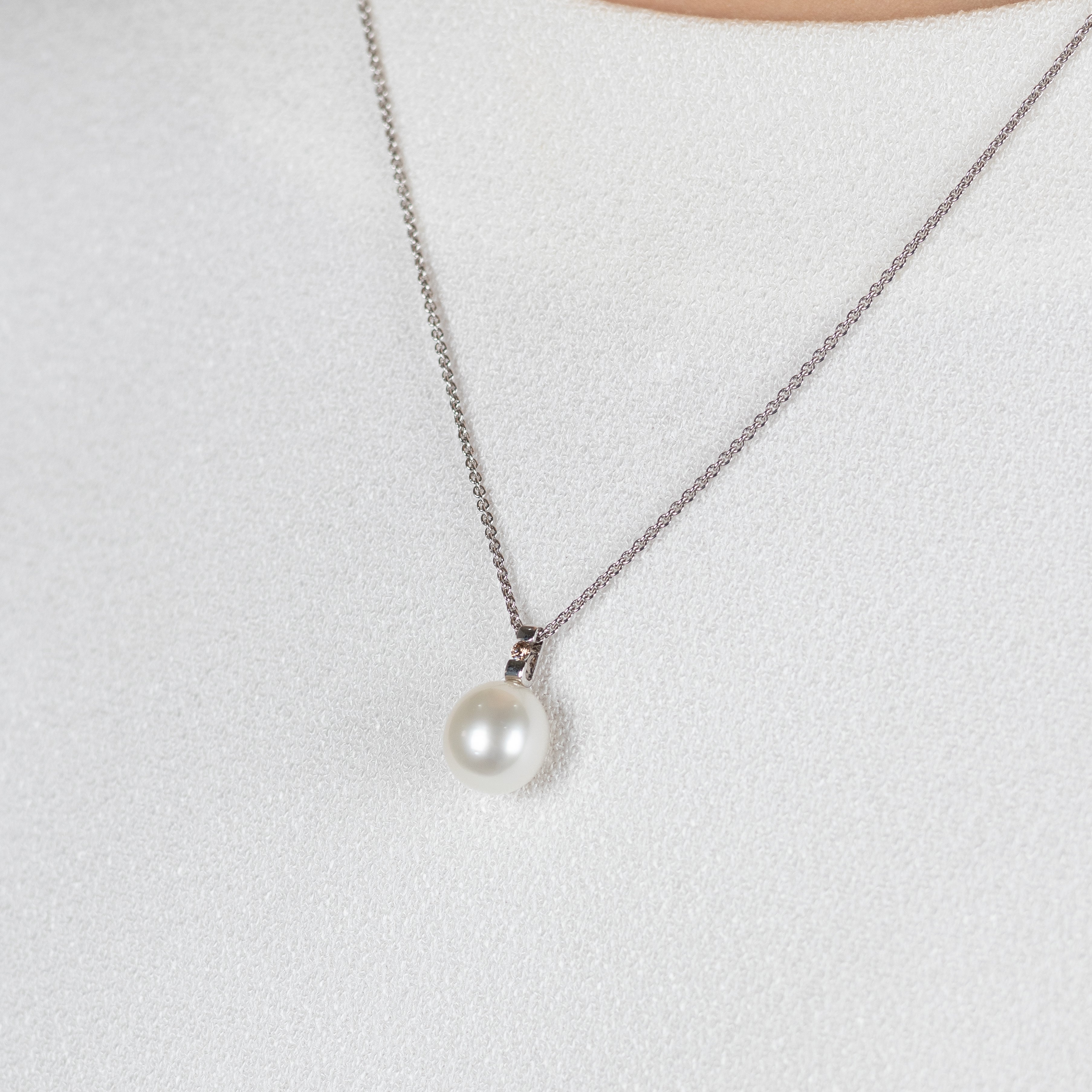 9K White Gold Australian South Sea Cultured 10-11mm Argyle Diamond Pearl Pendant.