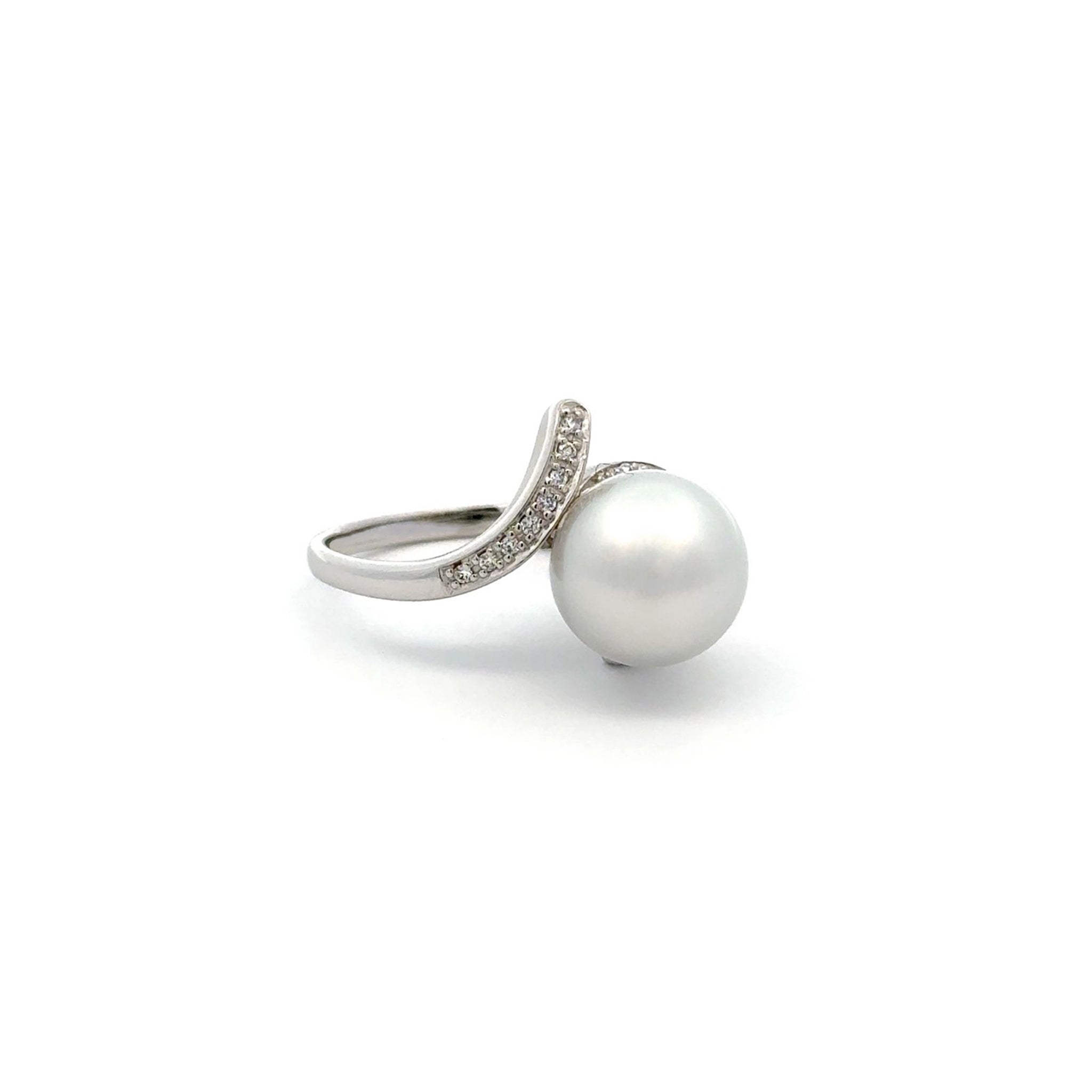 18K White Gold Australian South Sea 10-11mm Cultured Pearl and Diamond Ring