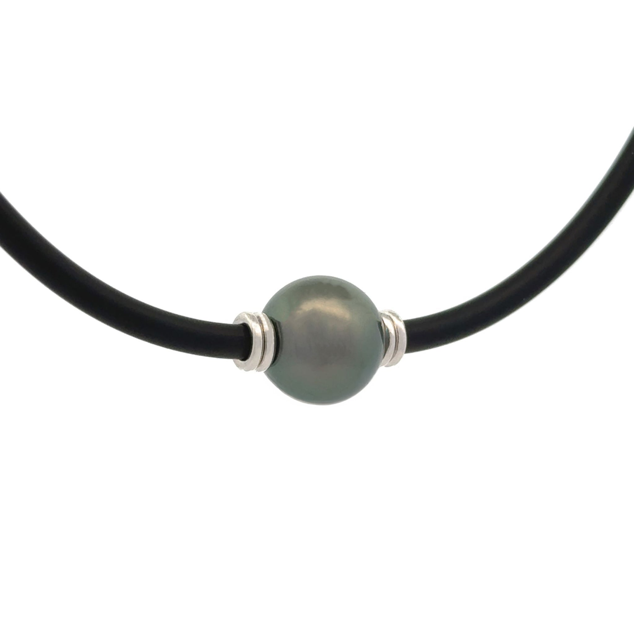 This Willie Creek Pearls necklace is composed of sterling silver, with a single 11-12mm round/near round, black pearl with excellent lustre and 3mm neoprene.