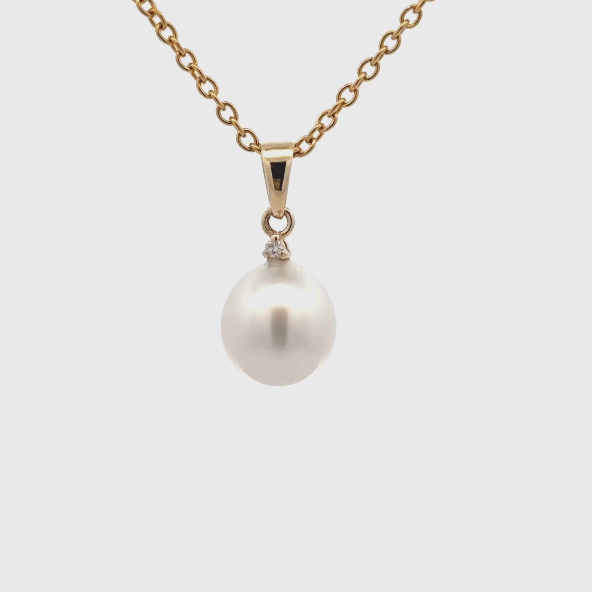 18K Yellow Gold Australian South Sea 9-10mm Cultured Pearl and Diamond Pendant