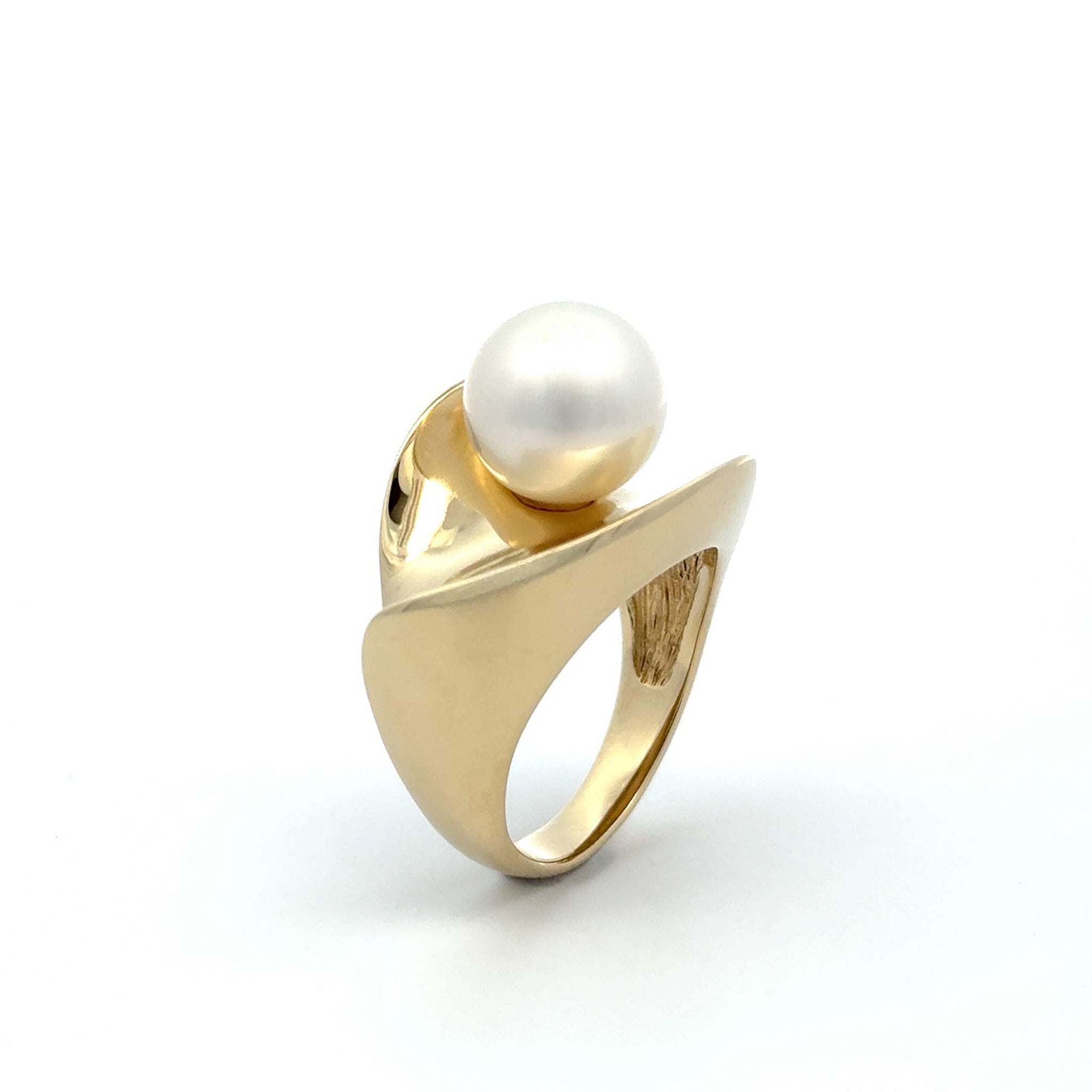 9K Yellow Gold Australian South Sea Cultured Pearl Ring Size P