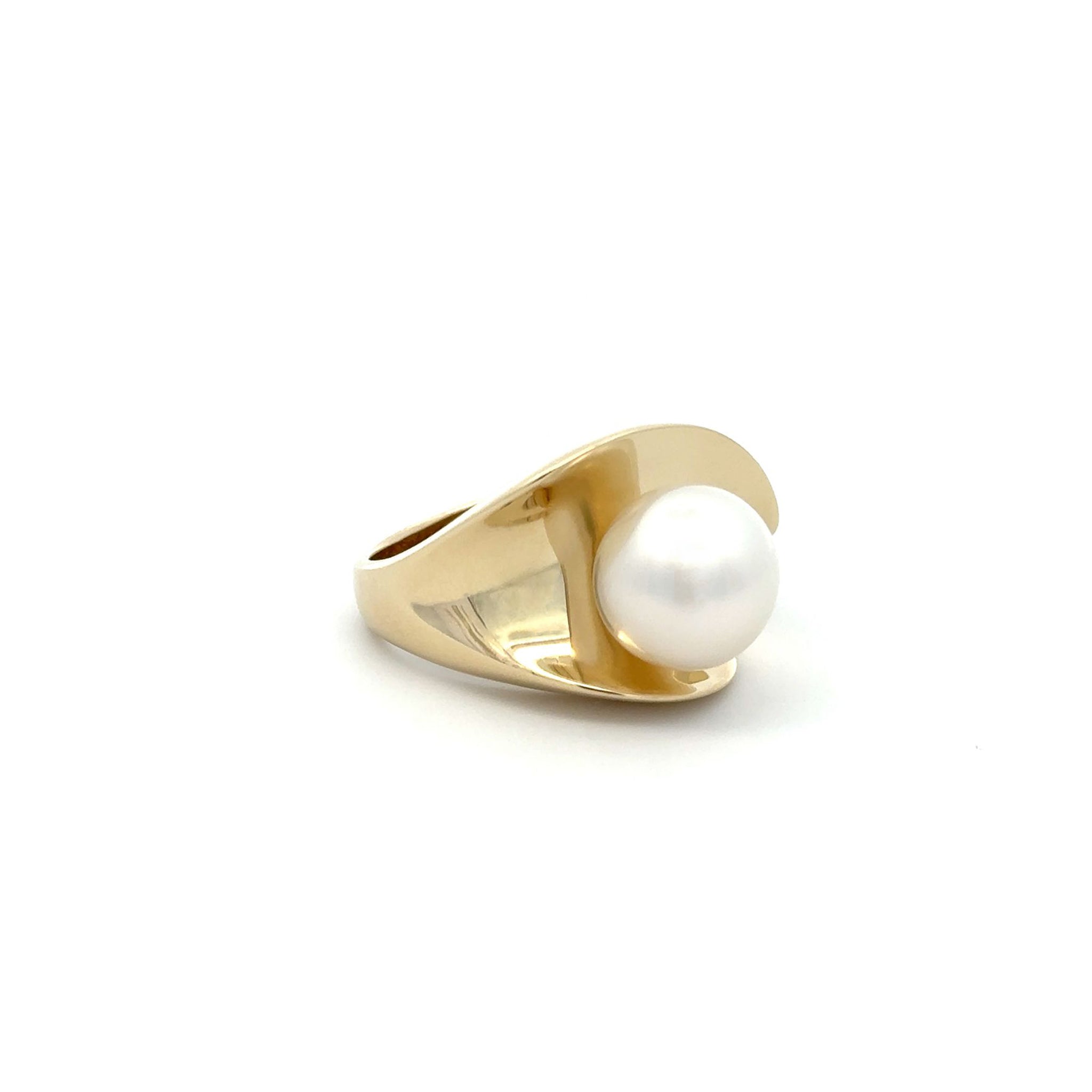 9K Yellow Gold Australian South Sea Cultured Pearl Ring Size P