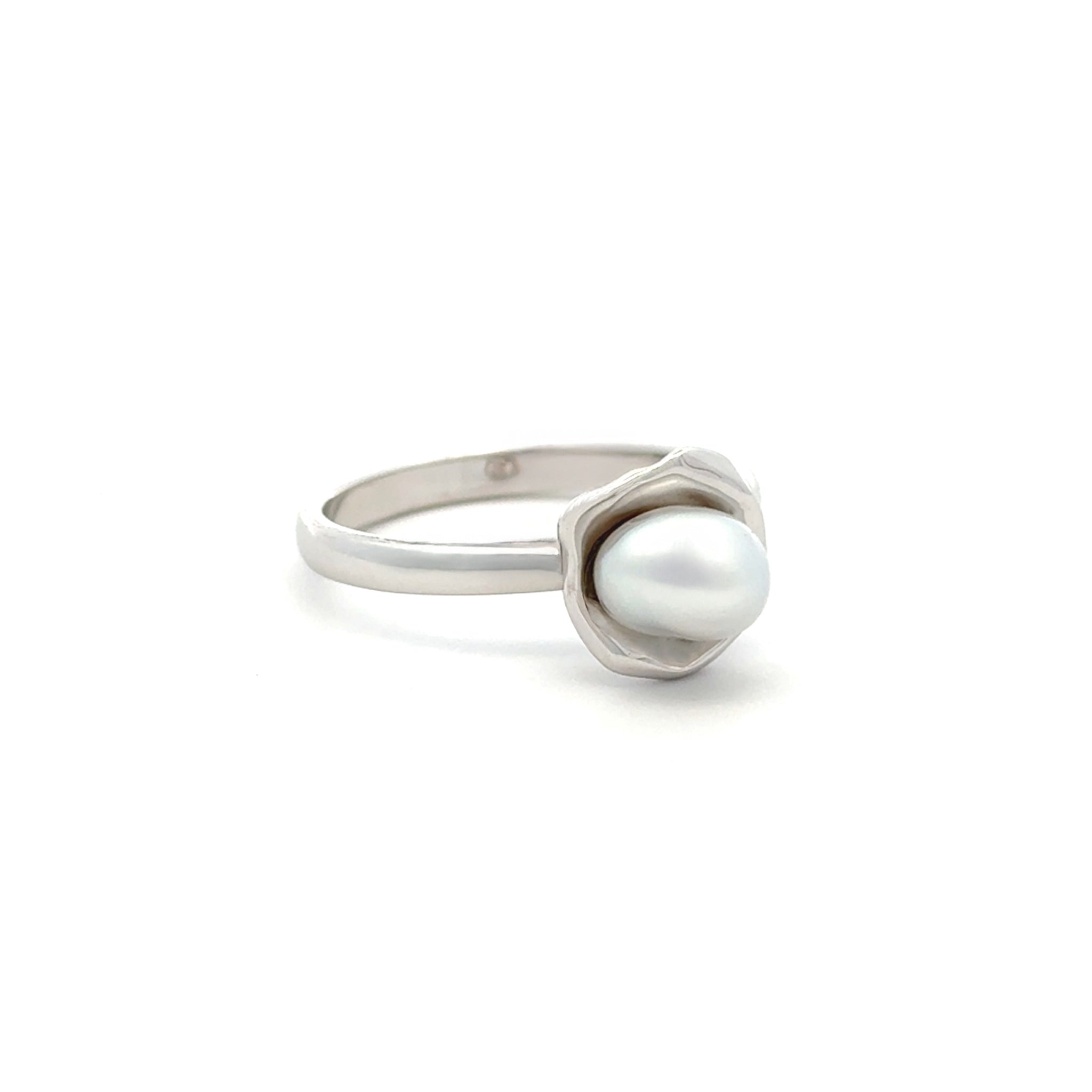 18K White Gold Australian South Sea 0.3g Keshi Pearl Ring