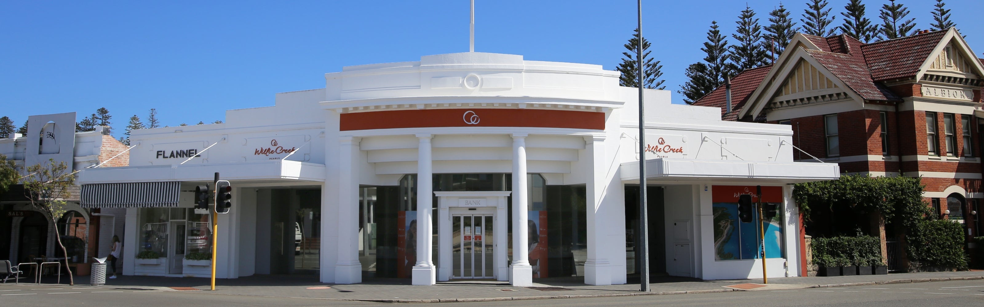 The exterior of the Willie Creek Pearls Cottesloe pearl jewellery showroom on the corner of Napoleon St in Cottesloe, Western Australia. 