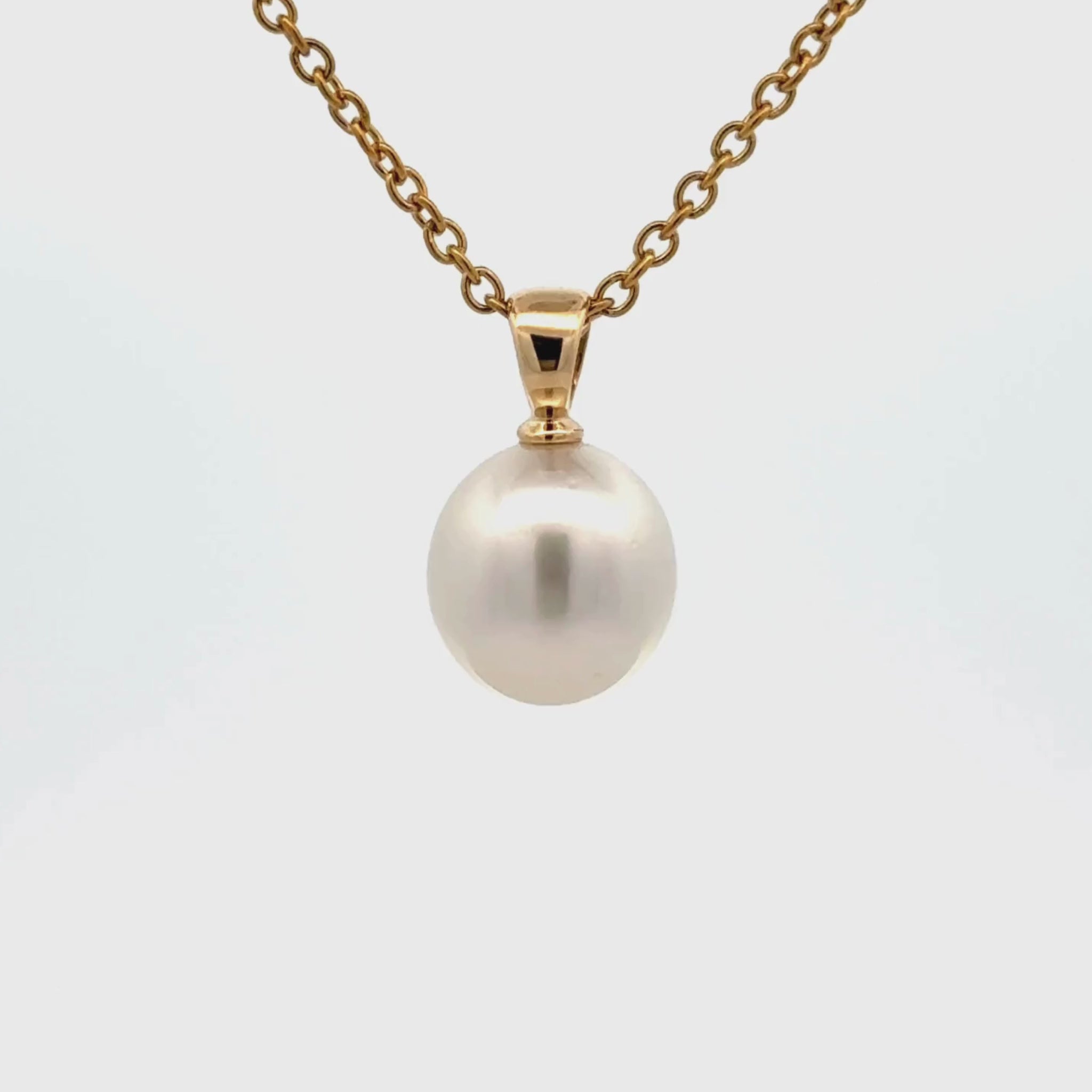 This Willie Creek Pearls pendant is composed of 18K yellow gold with a single 9-10mm drop shaped, white pearl with excellent lustre. Chain sold separately.