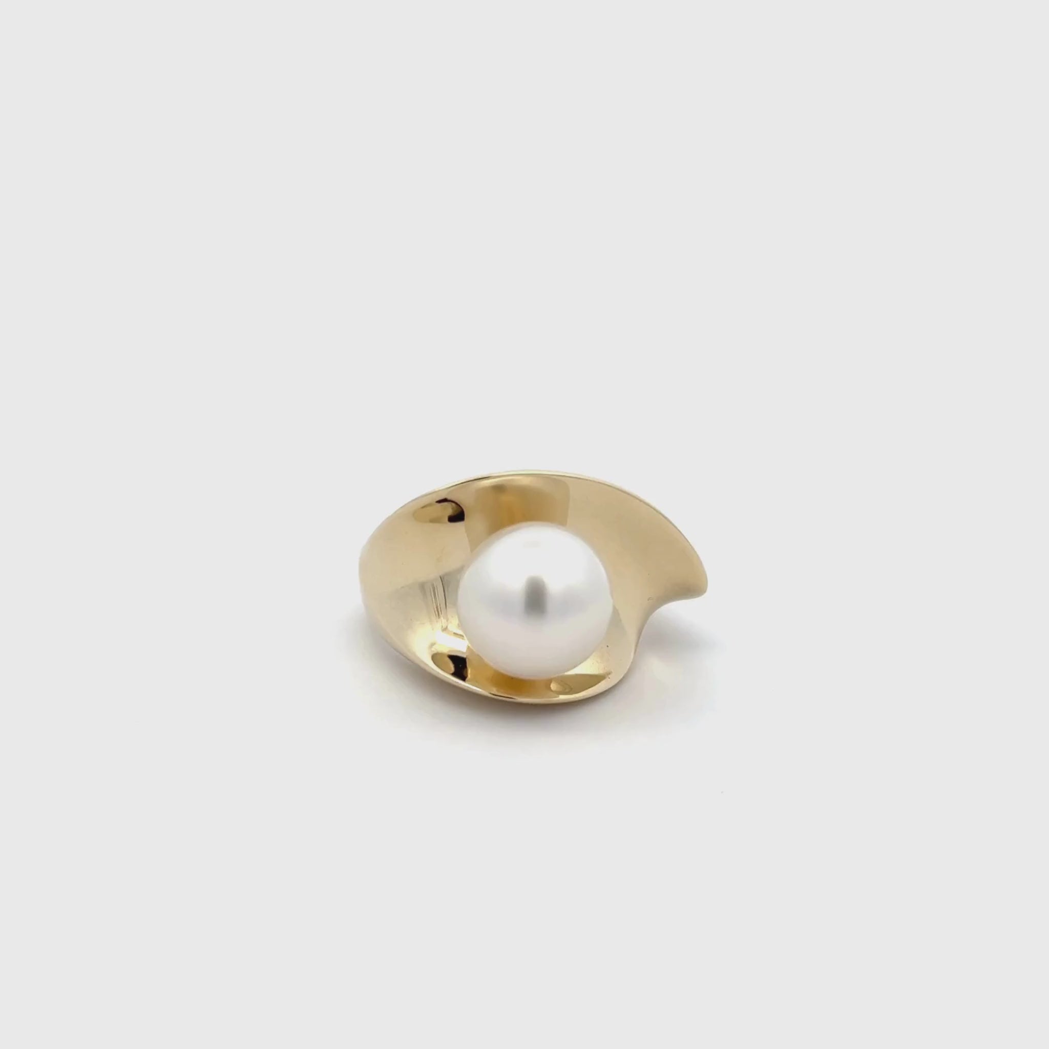 9K Yellow Gold Australian South Sea Cultured Pearl Ring Size P